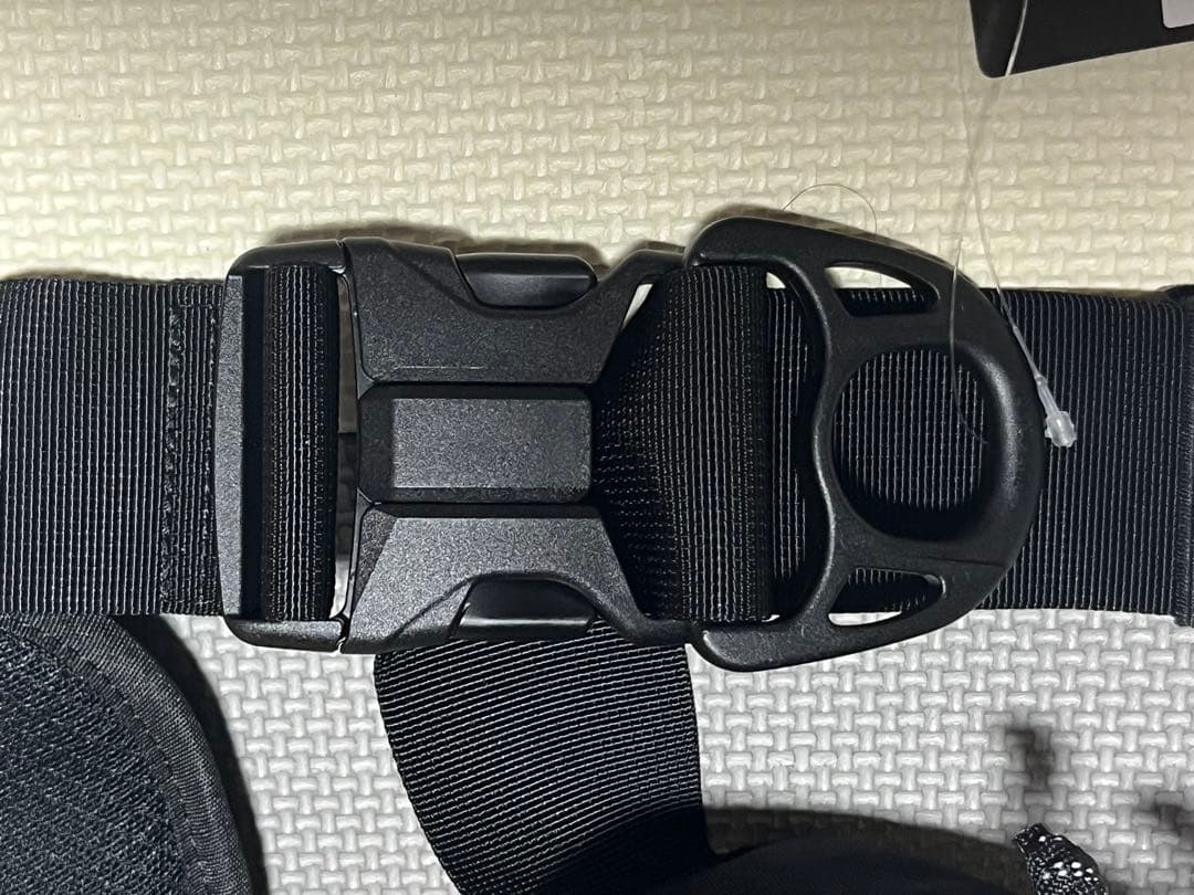 hugoo ブラック ヒップバッグ