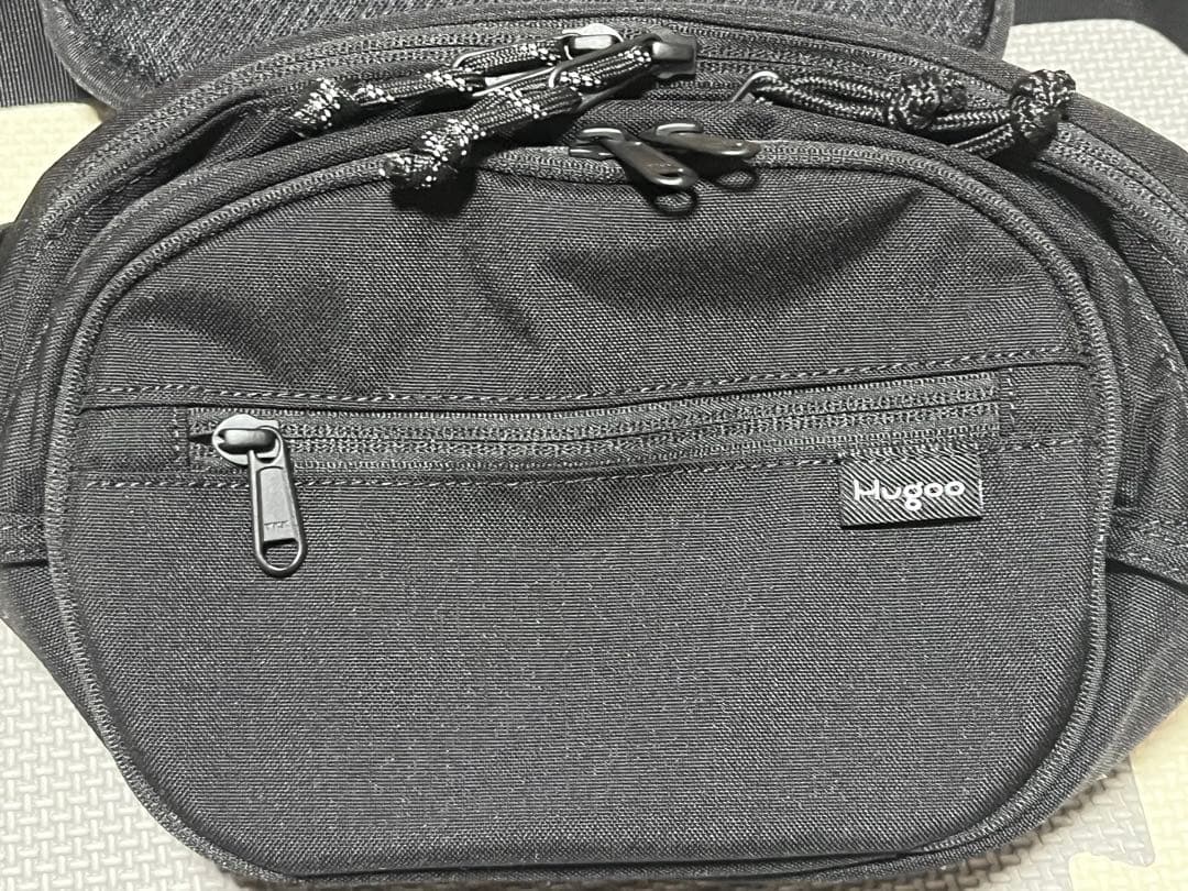 hugoo ブラック ヒップバッグ