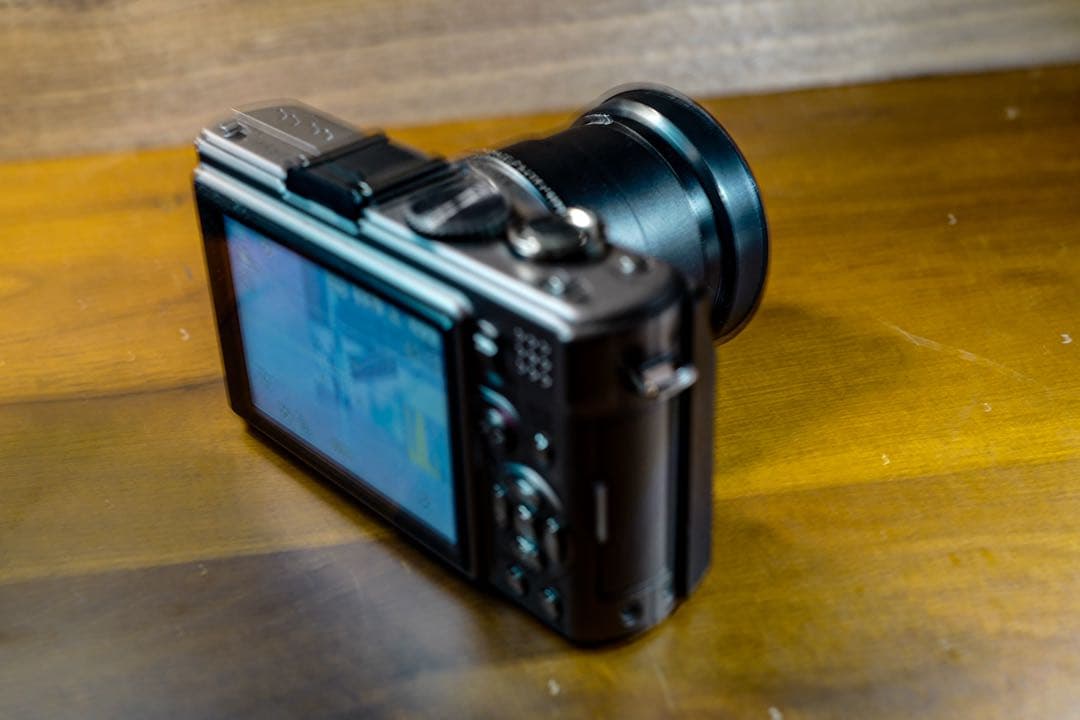 美品ライカ、「D-LUX 4」　チタンカラーの限定モデル