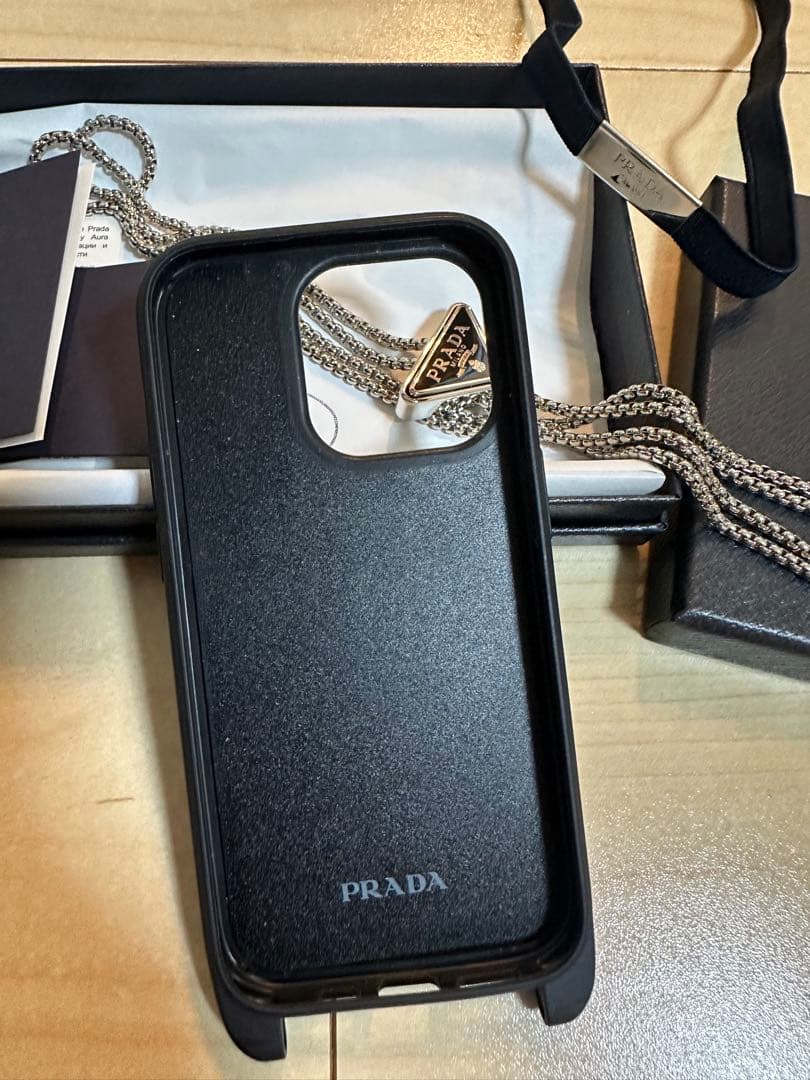 PRADA iPhone 14 Pro用カバー ブラック チェーン付き