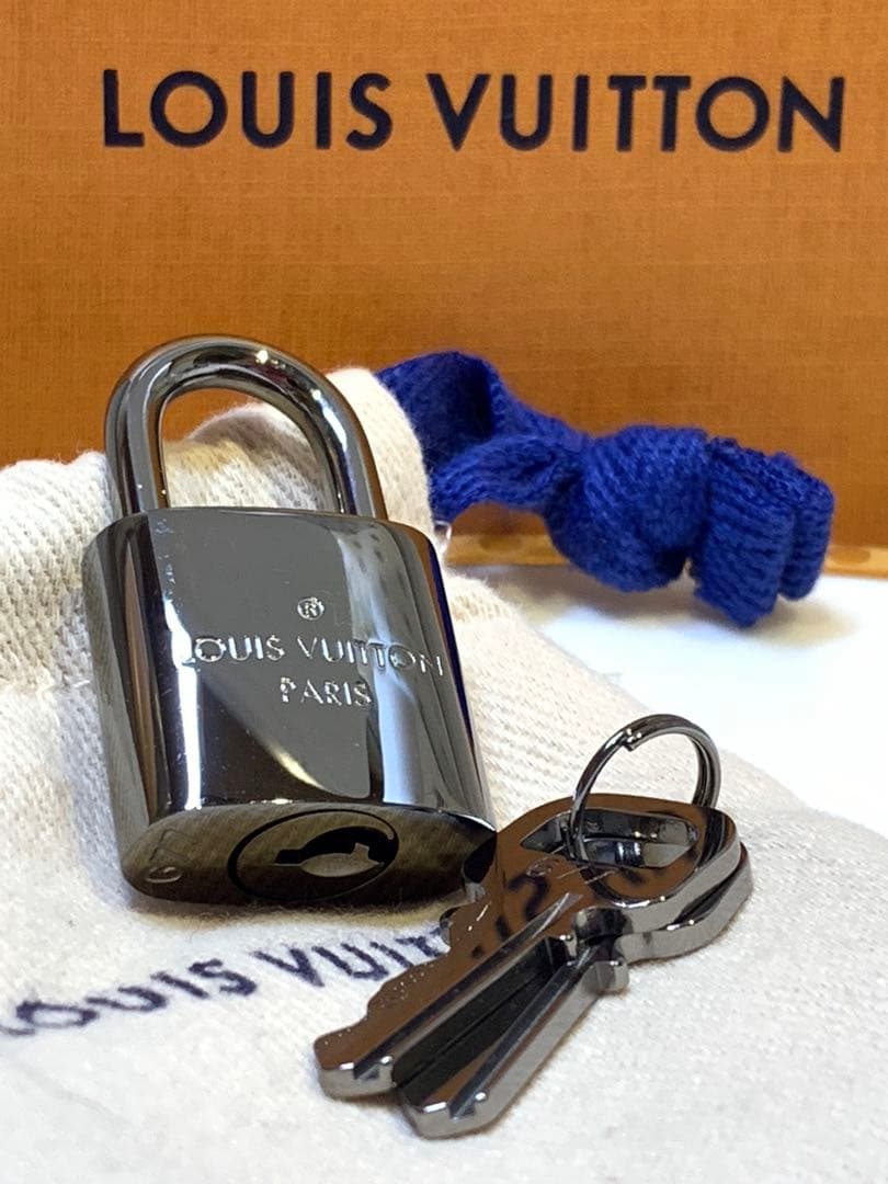 【新品】LOUIS VUITTON パドロック シルバーブラックブライトタイプ