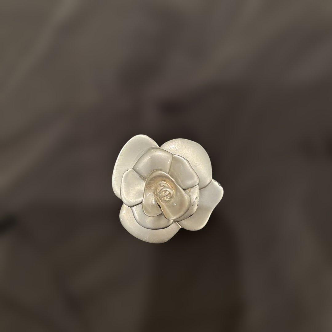 CHANELカメリアブローチ断捨離で年内値下げしました。