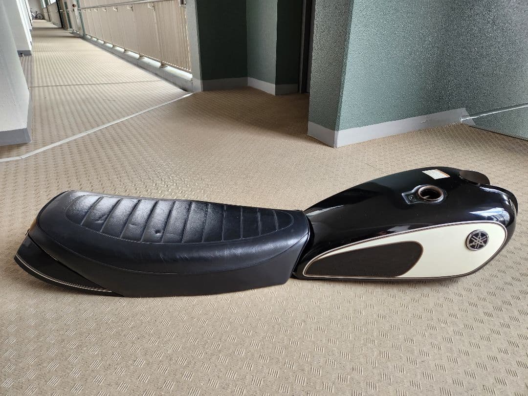 【SR400 500】　タンク、シート及び (おまけ付き)