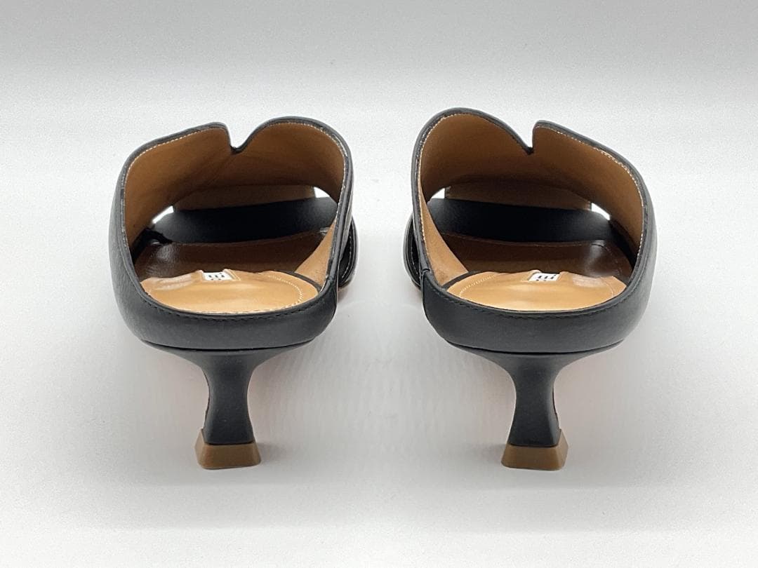 24.5【新品】PELLICO ディープカットミュール 定価64900円