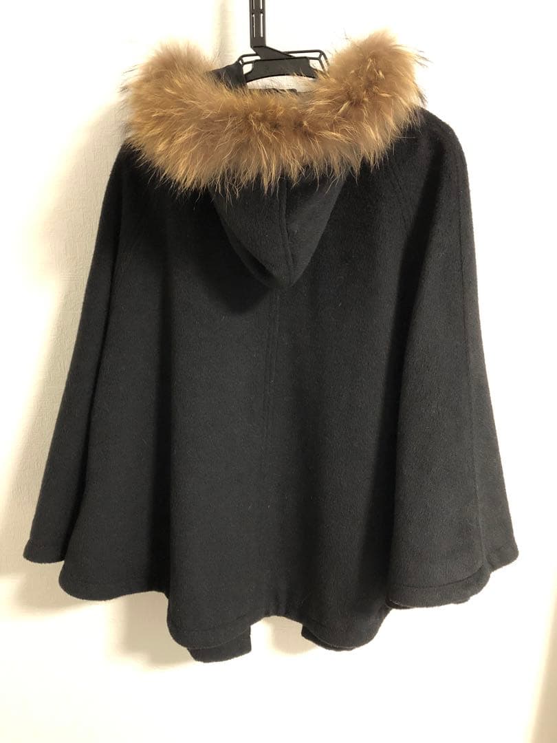 MARY QUANT ファー付き黒ポンチョ・ケープコート