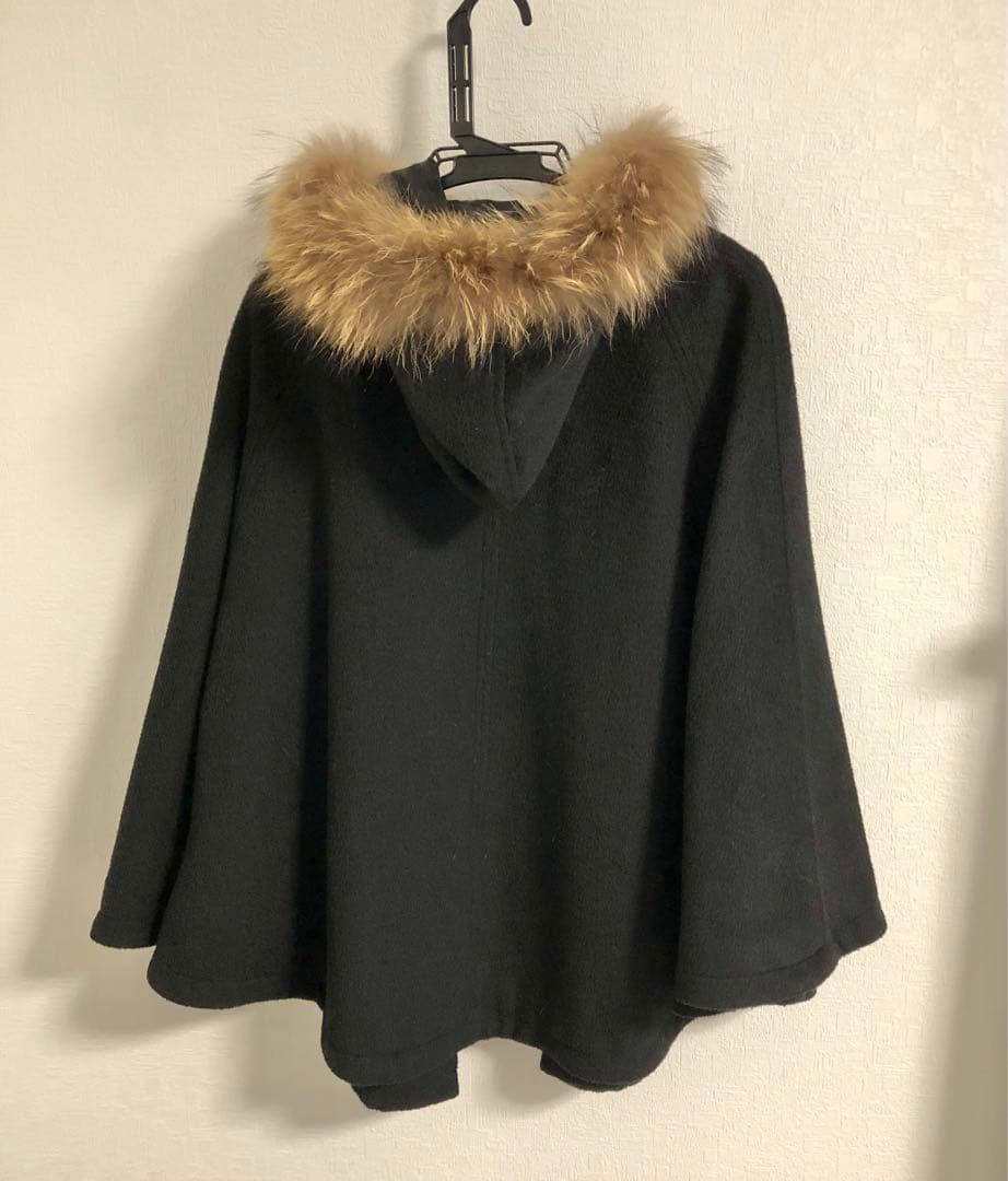 MARY QUANT ファー付き黒ポンチョ・ケープコート
