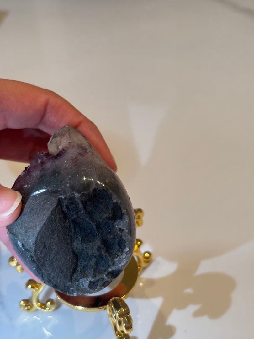 珍しい　4種色付いてるのアメジスト 置物 金色スタンド付き