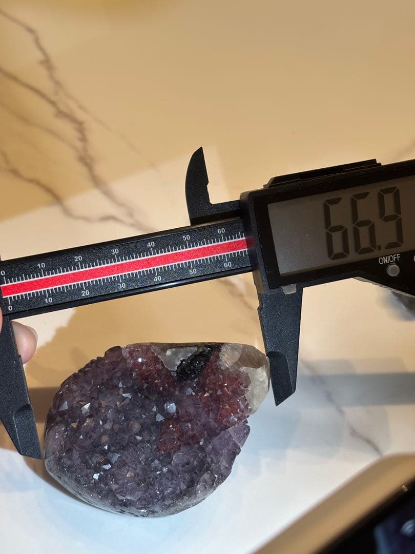 珍しい　4種色付いてるのアメジスト 置物 金色スタンド付き