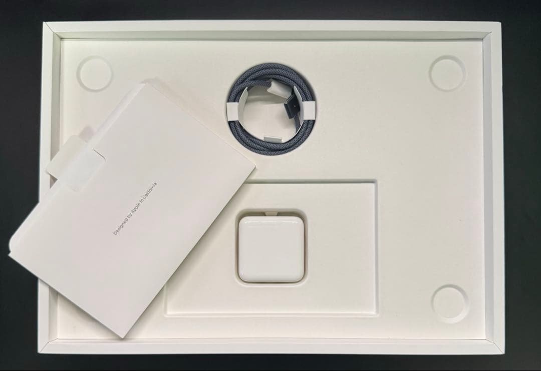 Apple M3チップ搭載　MacBook Air 13-inch