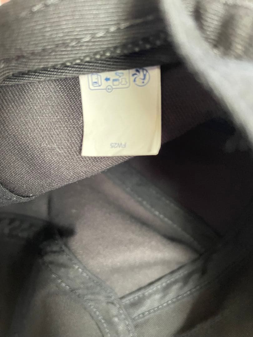 Supreme ブラック キャップ　FW25