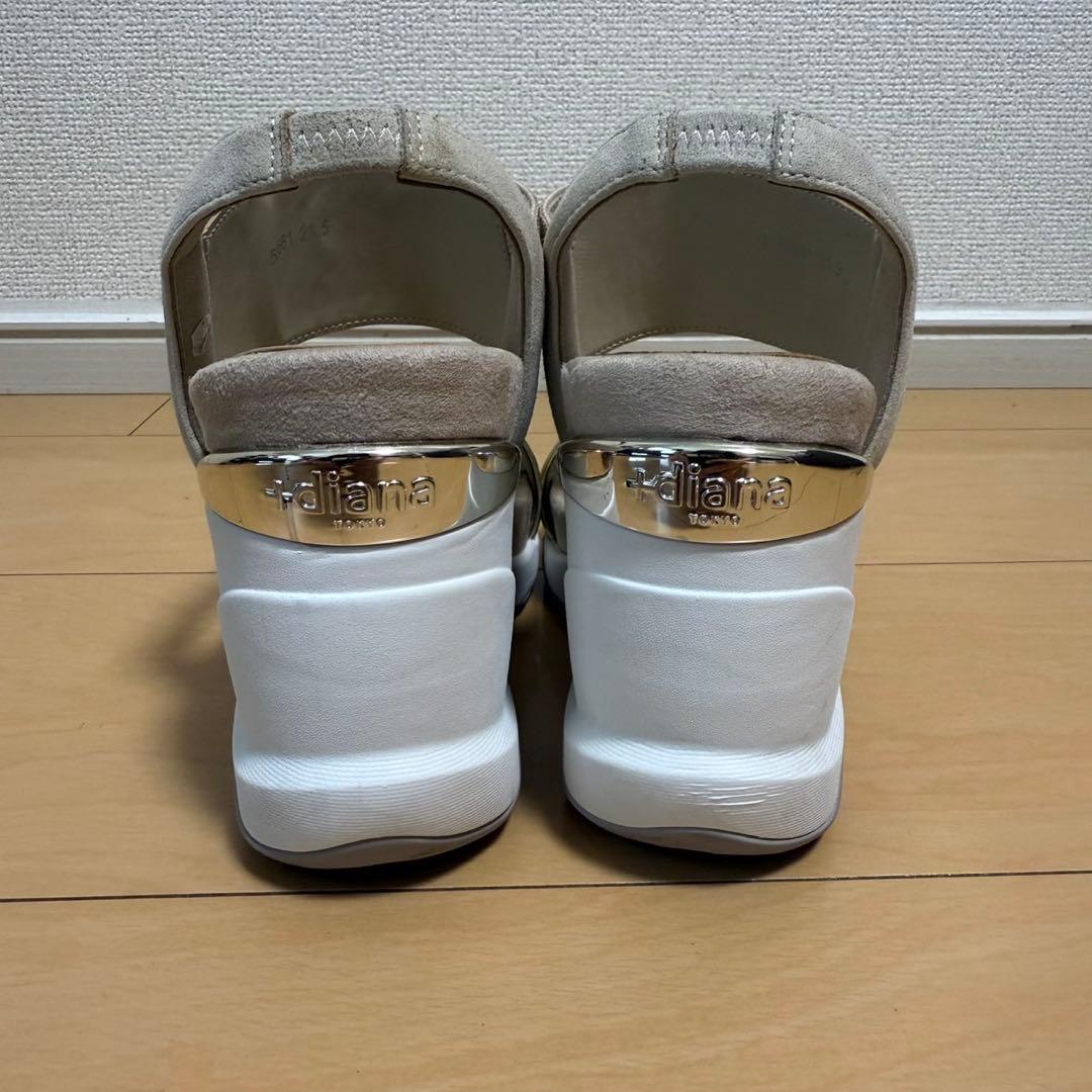 +diana プラスダイアナ　ハイウェッジ メタリックサンダル ゴールド