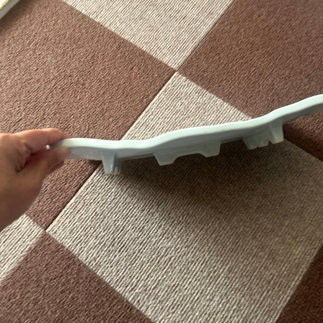 稲川聖城 青い花と山の景色の皿