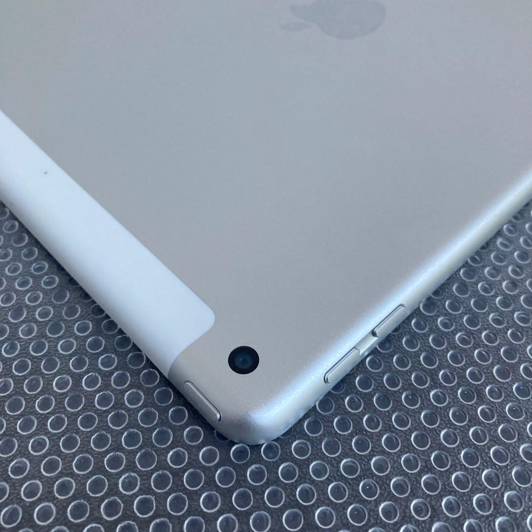 3192 極美品新品級☆電池新品☆iPad6 第6世代 32GB SIMフリー☆