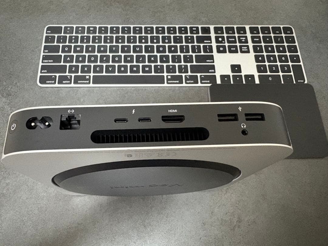 Mac mini、Magic Trackpad、Magic Keyboard