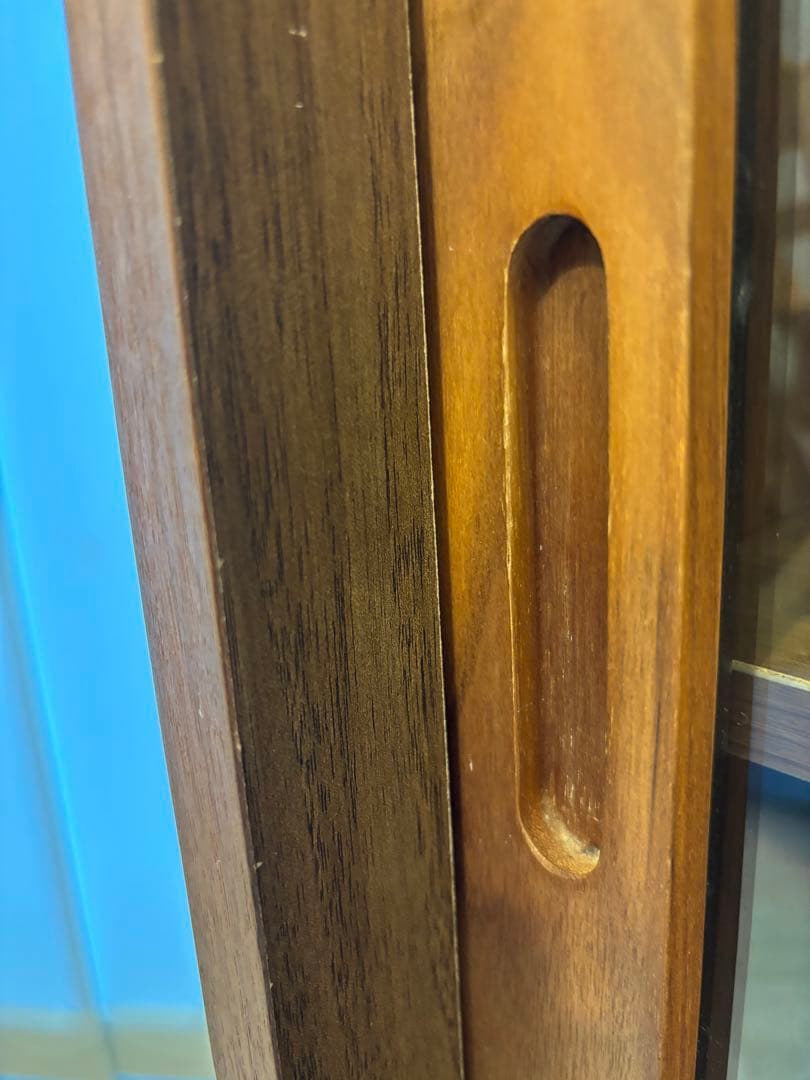 無印良品　脚付き　キャビネット　ガラス扉引戸タイプ