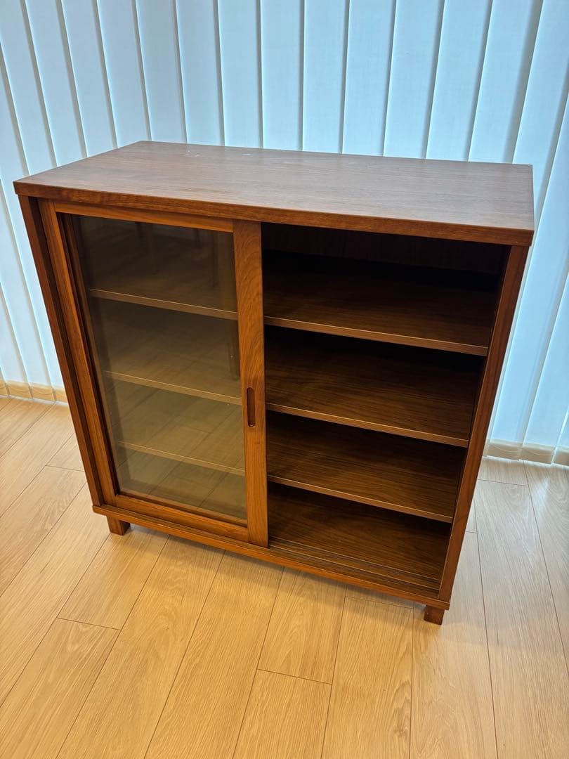 無印良品　脚付き　キャビネット　ガラス扉引戸タイプ