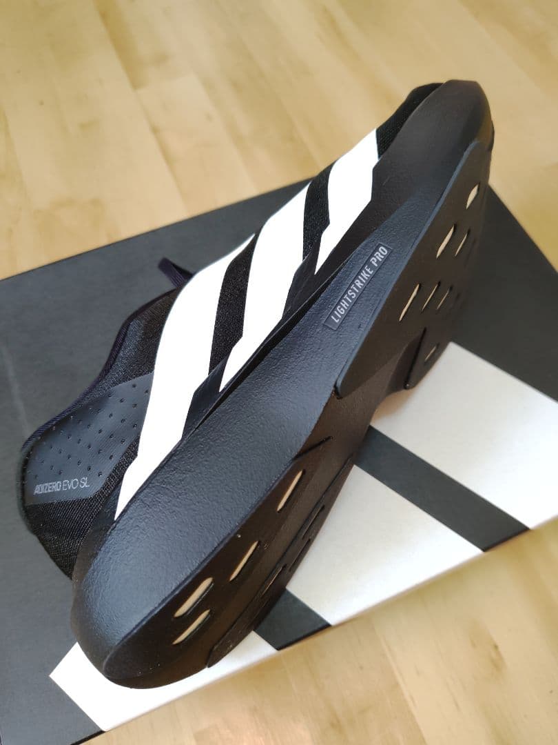 【未使用 & 送料無料】Adizero EVO SL（27.5、白黒ミックス）