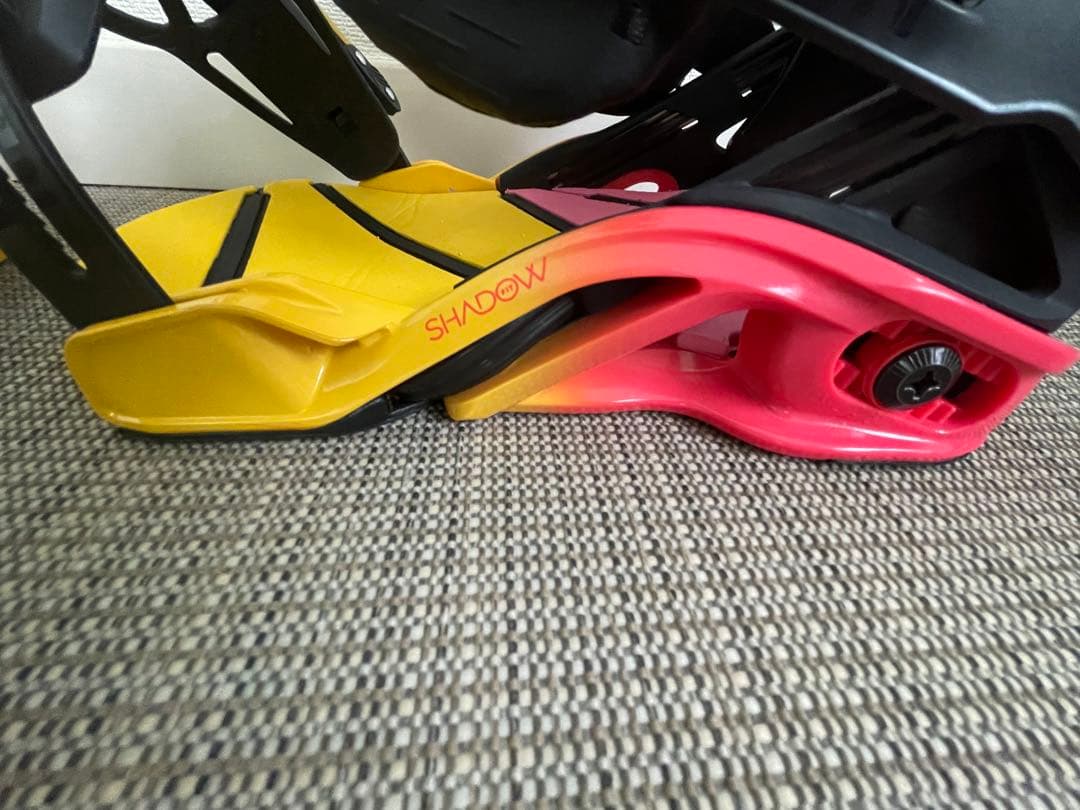 Salomon Hologram スノーボードビンディング イエロー/ピンク