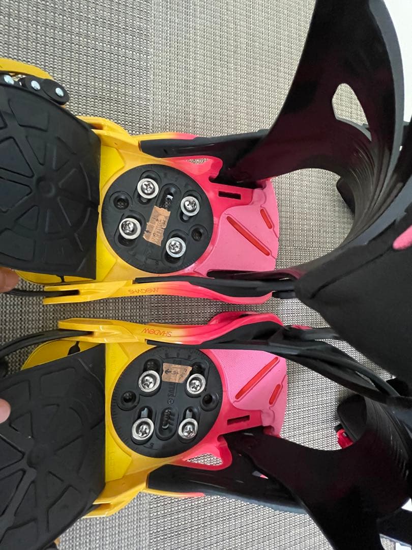 Salomon Hologram スノーボードビンディング イエロー/ピンク
