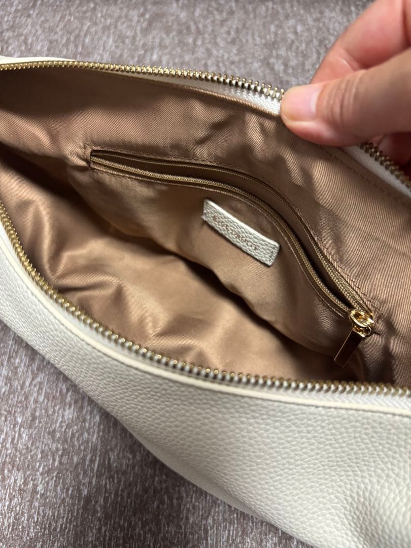 ★期間限定サマーセール価格★リヴドロワ カーブボディバック ホワイト