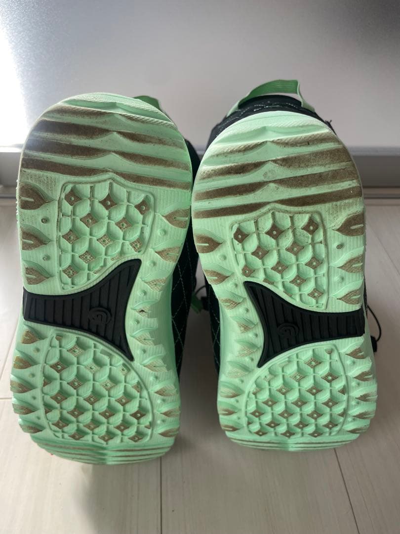 Burton Mint 女性用スノーボードブーツ 24.5cm