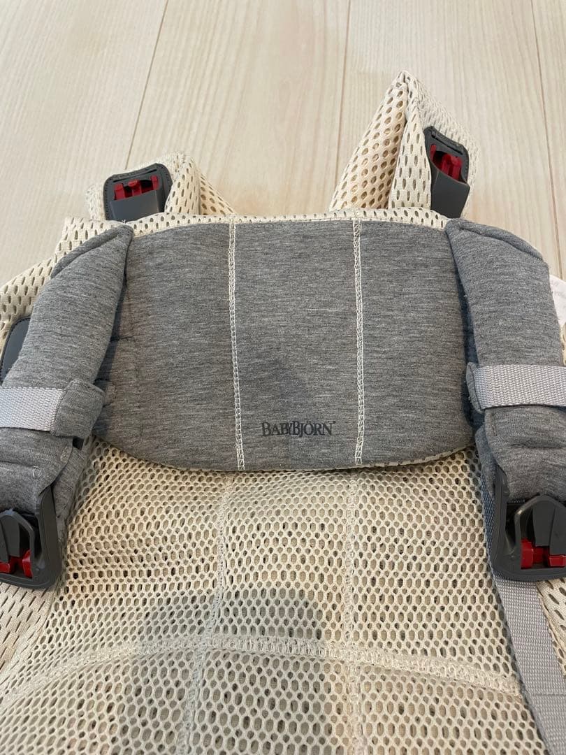 ベビービョルン　ハーモニー　クリーム色