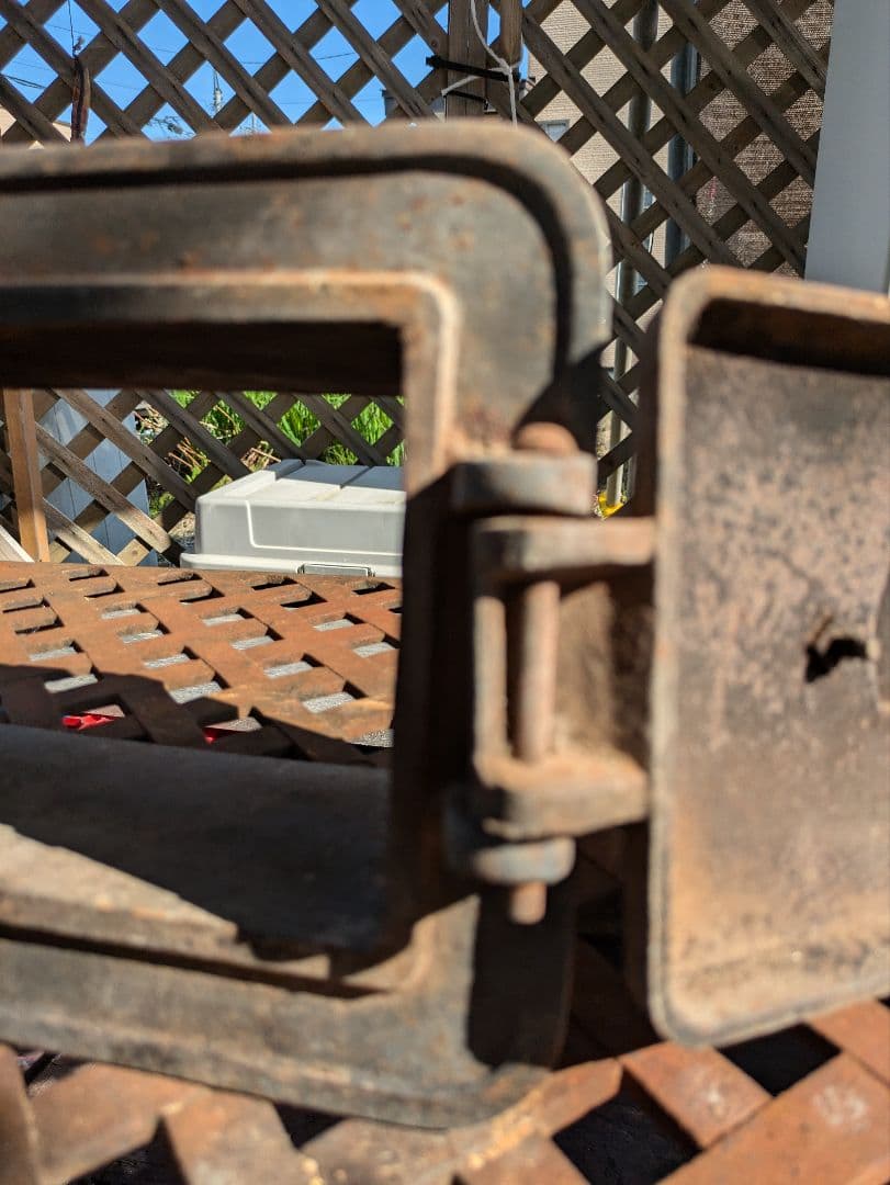 暖炉ペチカの投入口