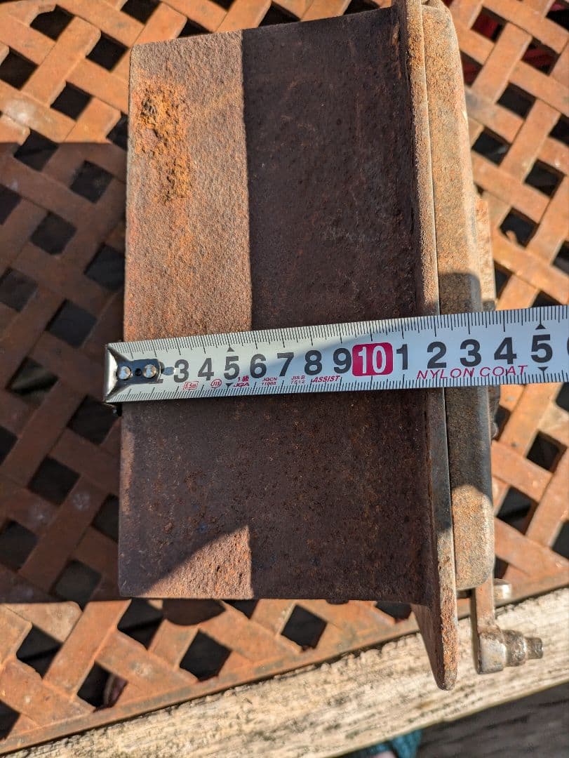 暖炉ペチカの投入口