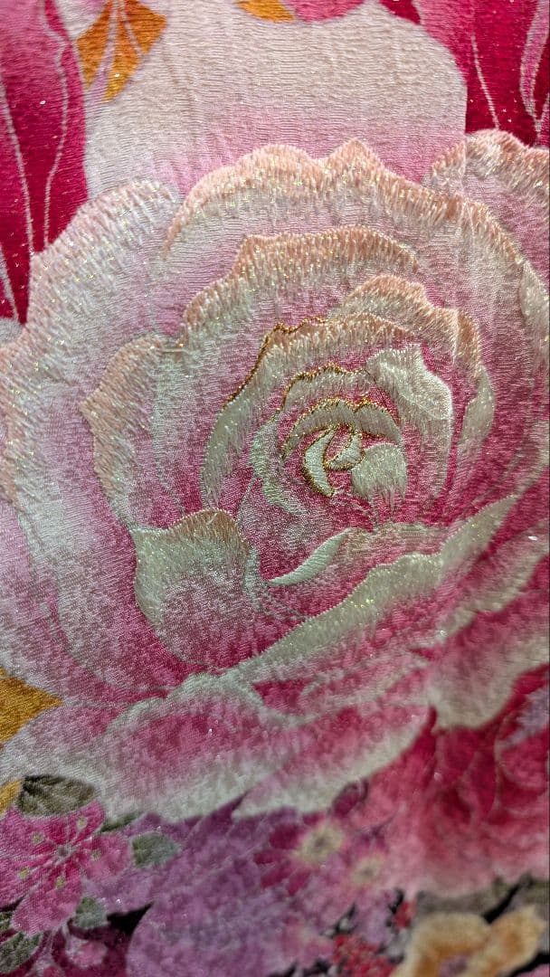 【現代柄•ハート】振袖 黒とピンクの花柄• ハートがポイント！L〜LＬサイズ