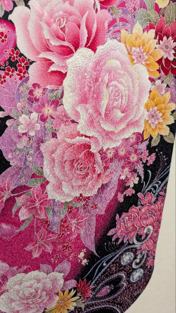 【現代柄•ハート】振袖 黒とピンクの花柄• ハートがポイント！L〜LＬサイズ