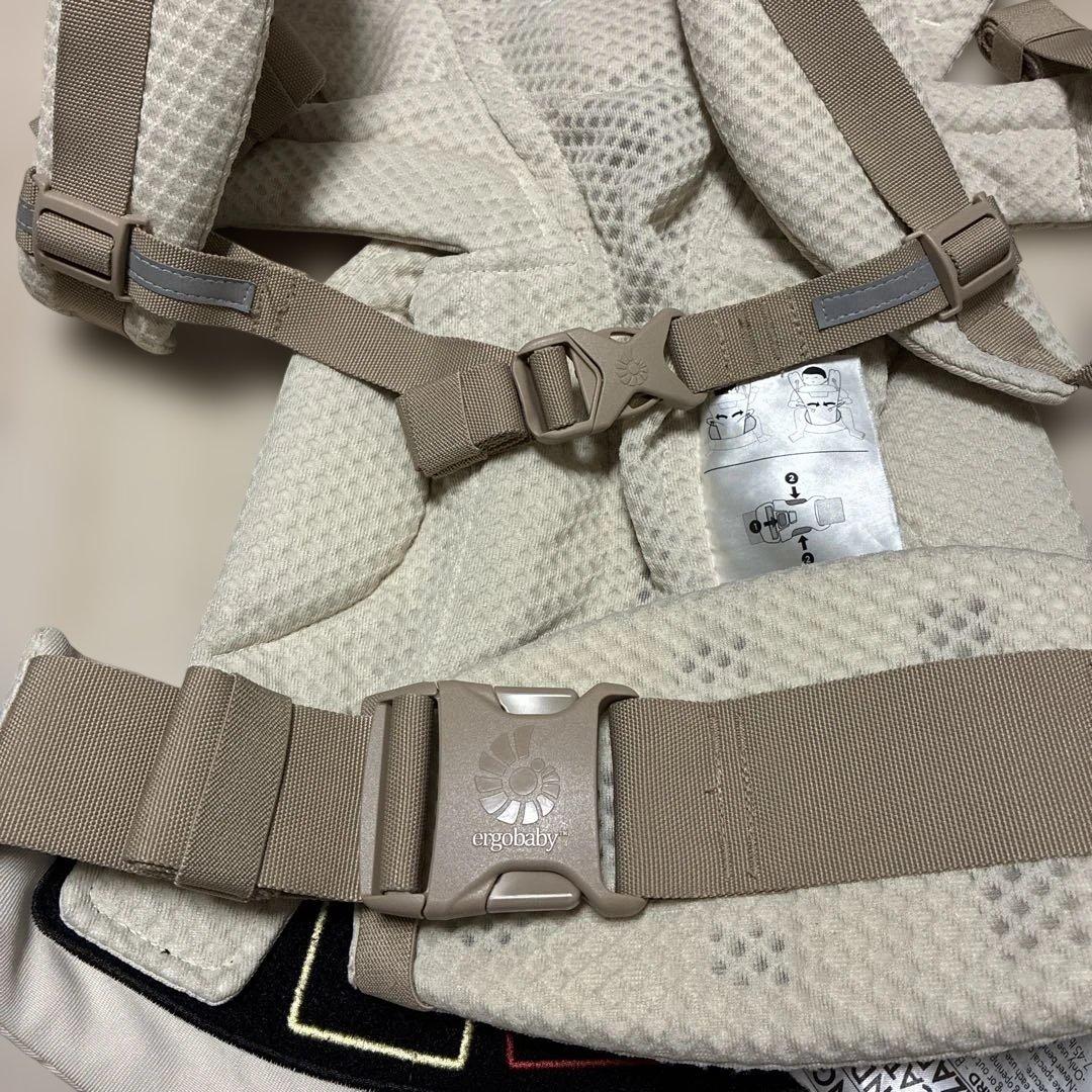 美品！エルゴオムニブリーズ　人気のナチュラルベージュergobaby 抱っこひも