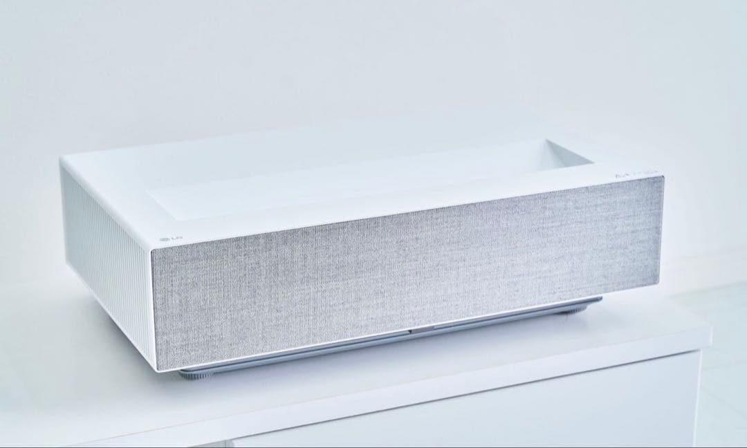 LG 超短焦点 レーザー4Kプロジェクター HU715QW