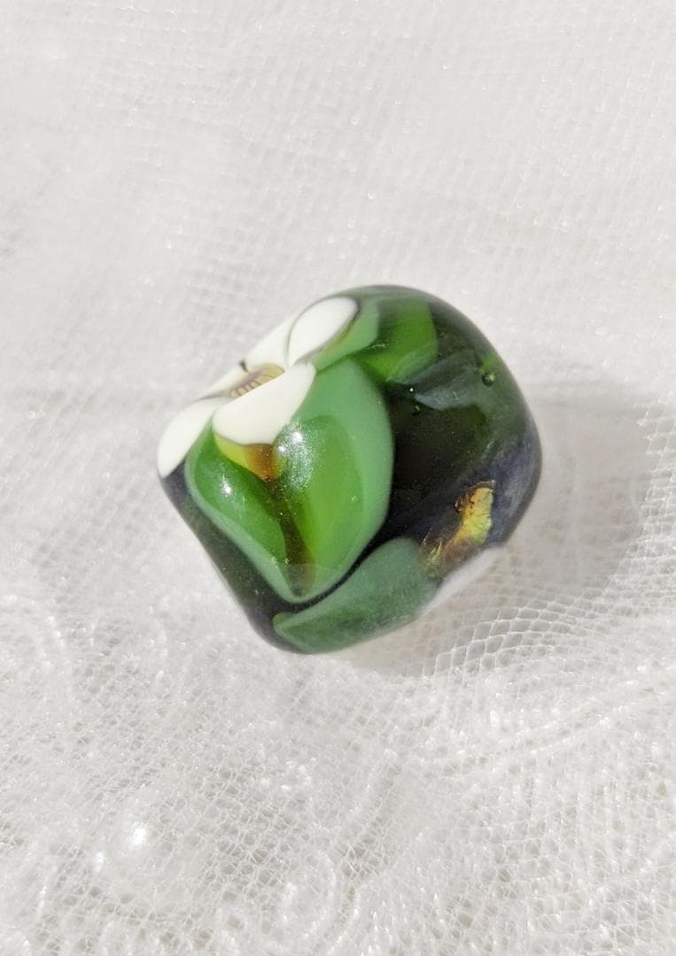 吉田正子トンボ玉（漆）　ガラス玉に込めた日本画　和のこころ　癒しの伝統美術