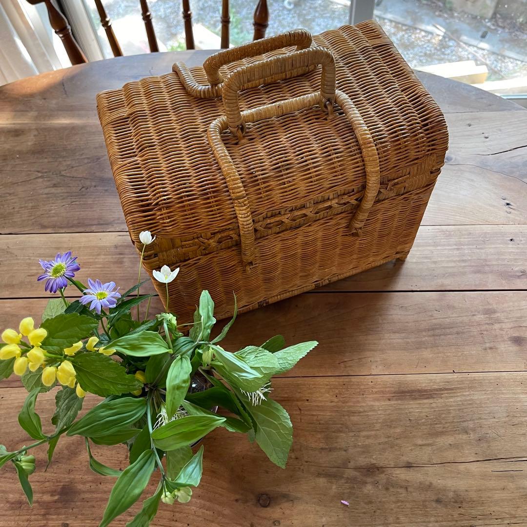 ラタン　アンティーク　ビンテージ　ピクニックバスケット　蓋付きバスケット