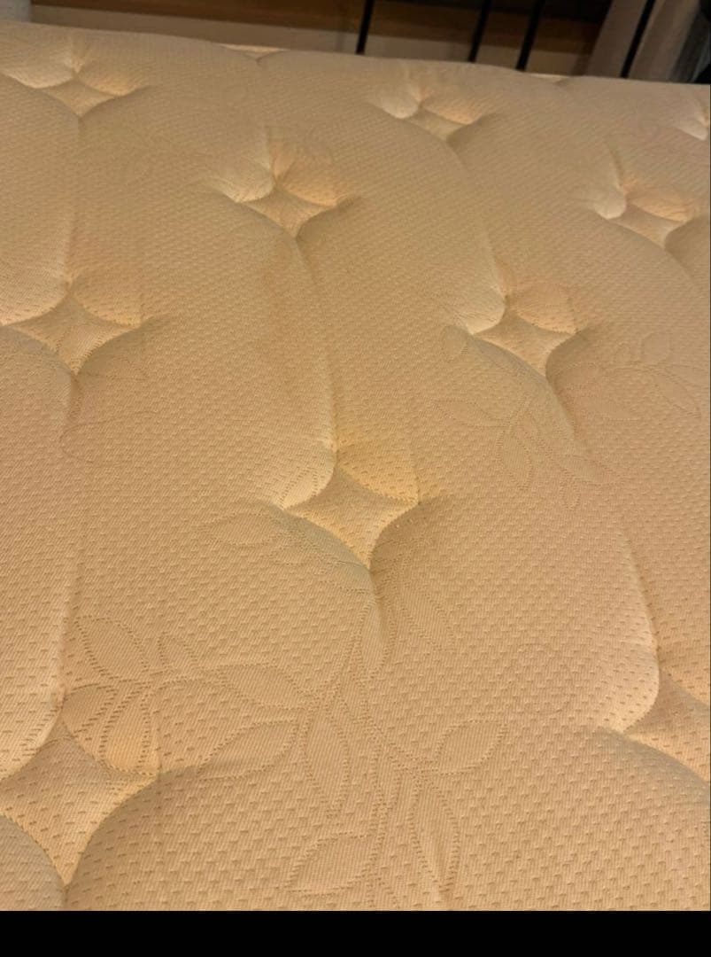 Bo Concept Austin クイーンサイズベッド　マットレス付き