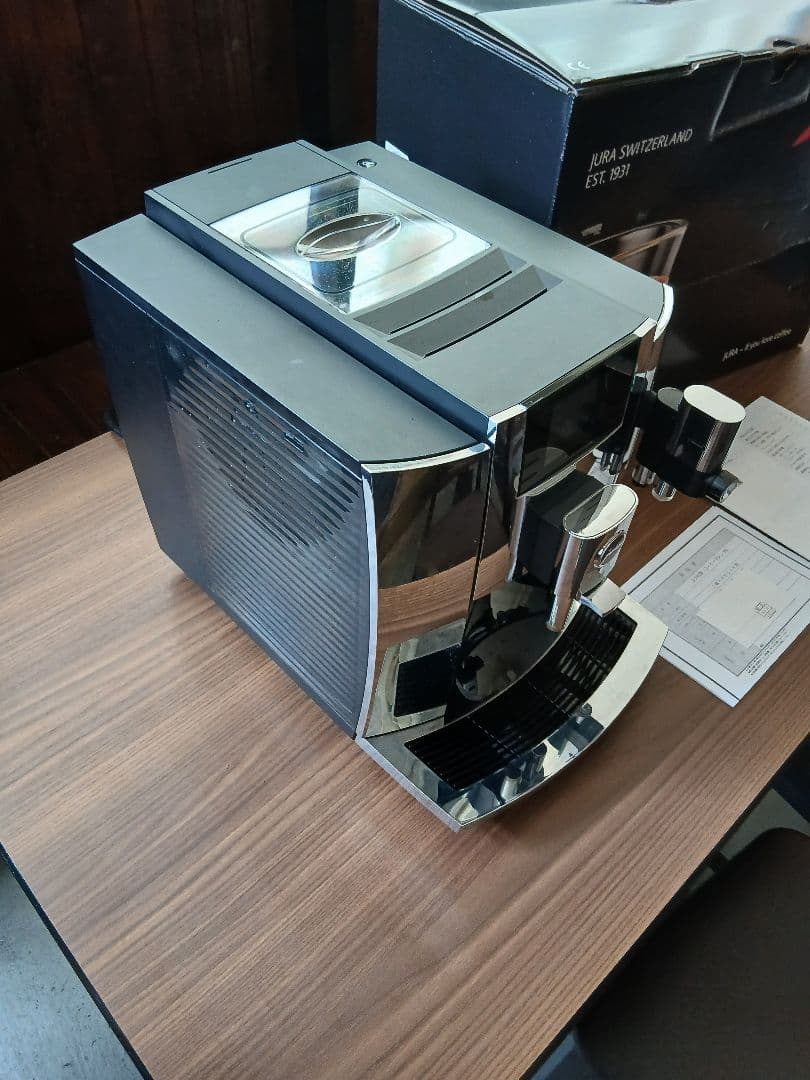 JURA エスプレッソマシンE8 クローム　正規取扱店保証期限内