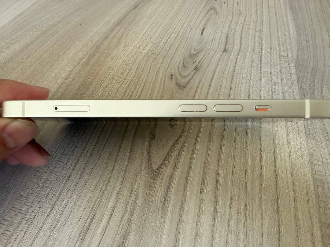 iPhone 13 スターライト