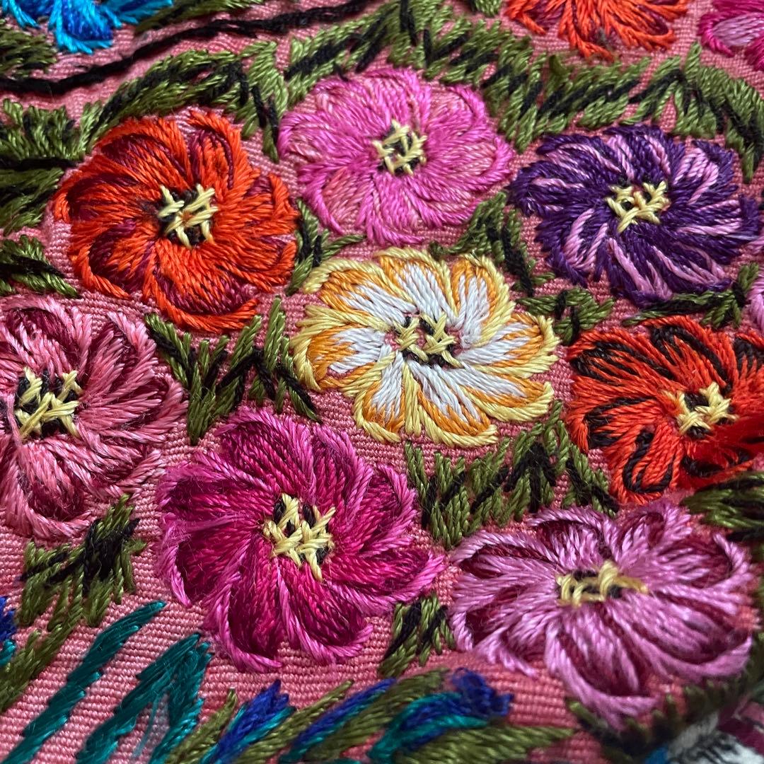 グアテマラ　刺繍　クッションカバー　① 丸　円形