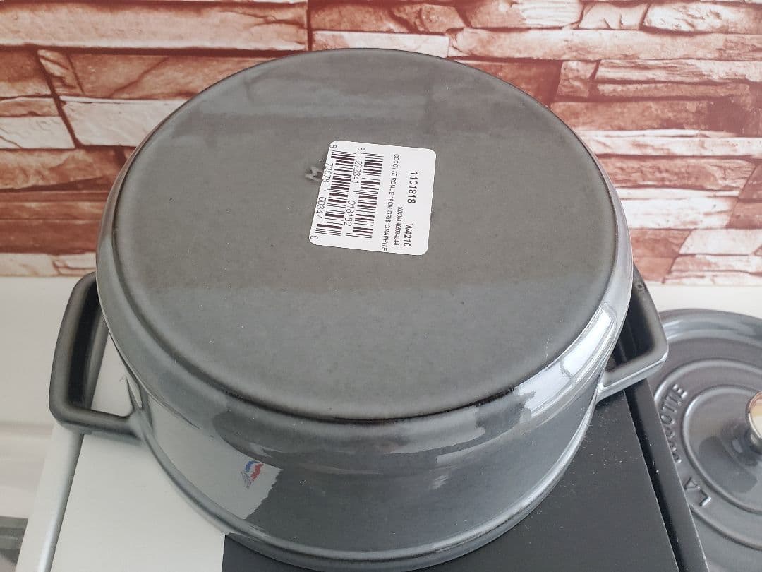 【正規品シリアルナンバー付/週末価格】staubピコ・ココットラウンドストウブ