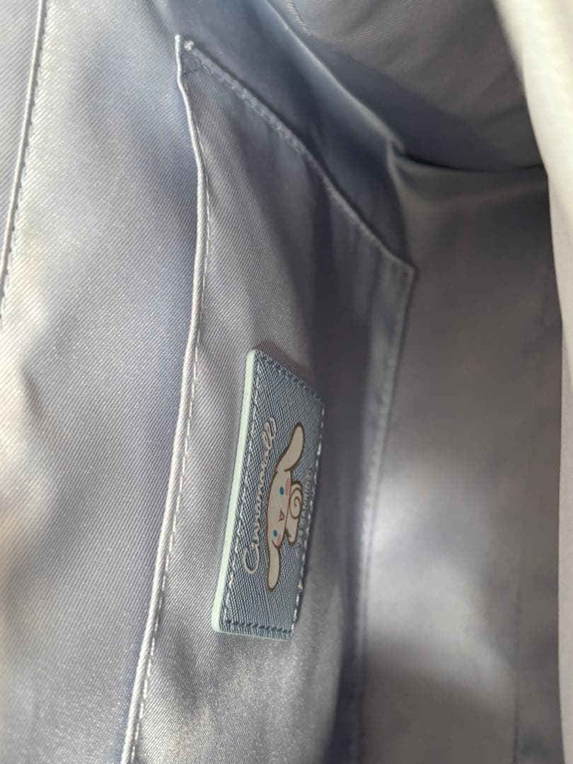 ほぼ未使用　& chouette推し事シリーズ　シナモロールバッグ　チャーム付き