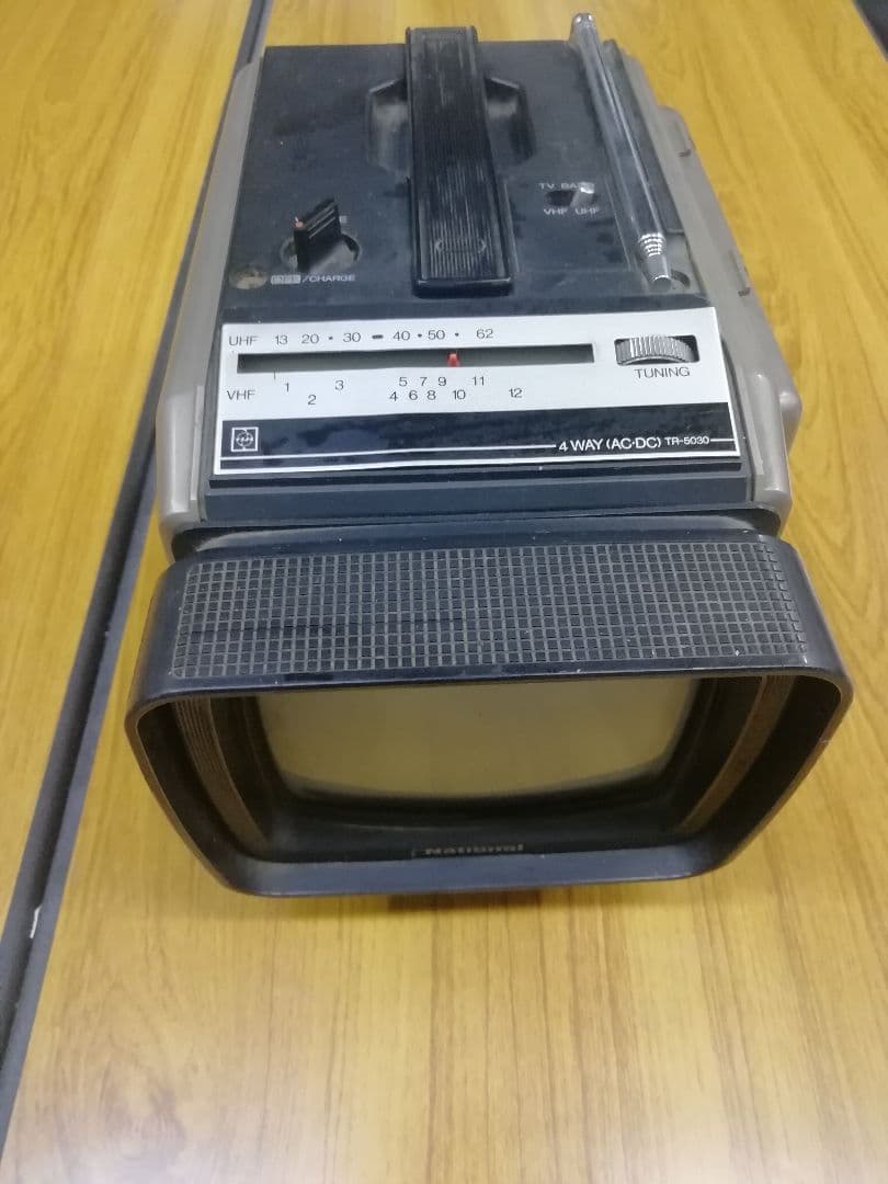 昭和レトロ、希少　ナショナル　ポータブルテレビ昭和