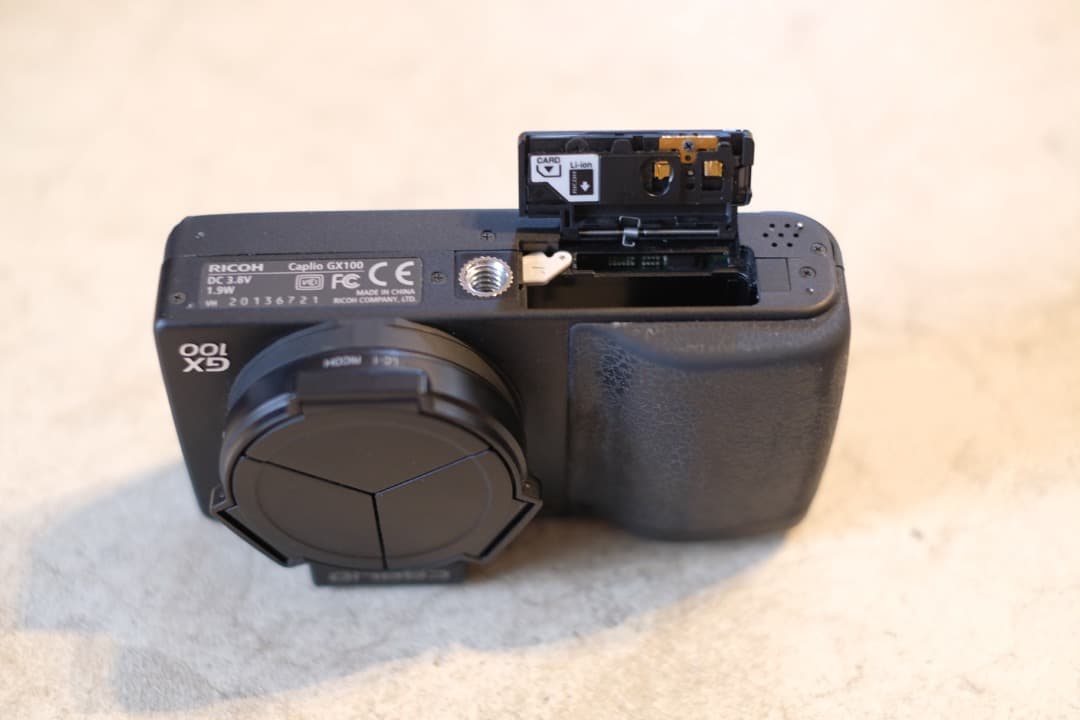 Ricoh Caplio GX100 + VF-1 + LC-1 美品