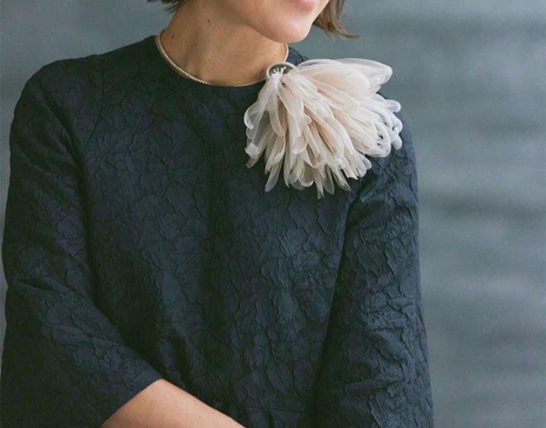 VERMEIL par iena シルクオーガンジーコサージュ グレー 大草直子