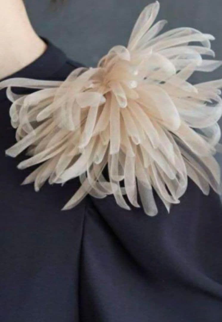 VERMEIL par iena シルクオーガンジーコサージュ グレー 大草直子