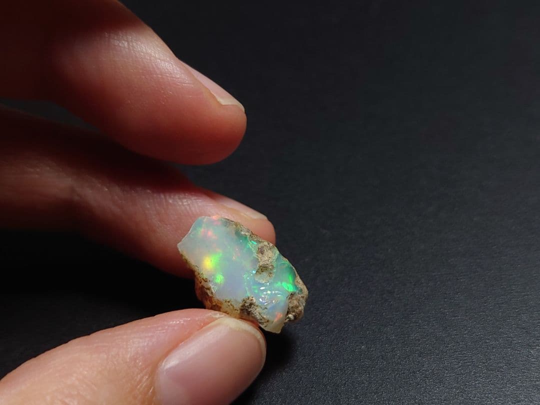 プレシャスオパール 原石 多色　ジュエリー　グレード　エチオピア　鉱物