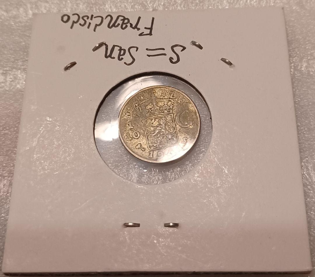 重さ1.7kg分の海外(外国)硬貨 ケースの硬貨おまけ付きとおまけ銀貨1点