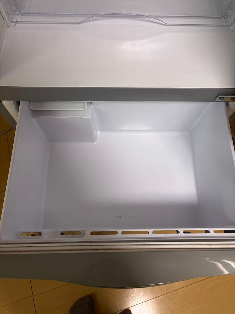 AQUA ノンフロン冷蔵庫 AQR-261A(S) 2012年