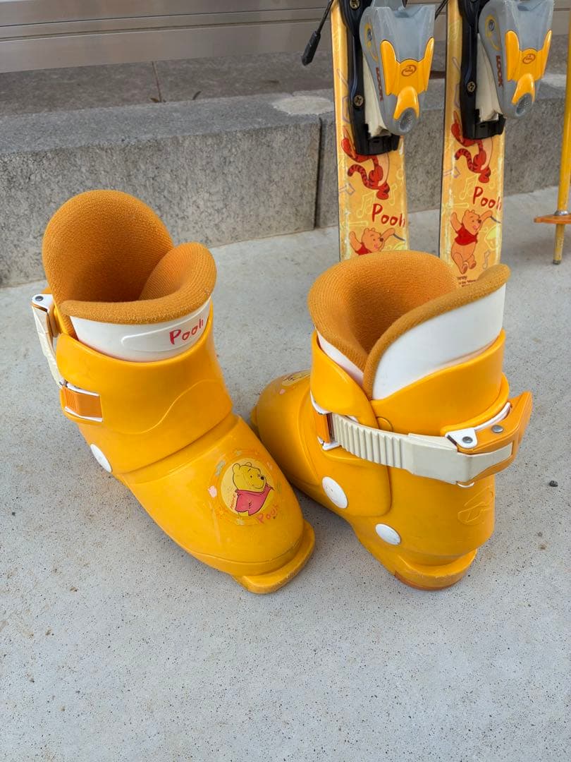 なち◼️スキー板とストックとブーツの３点セット