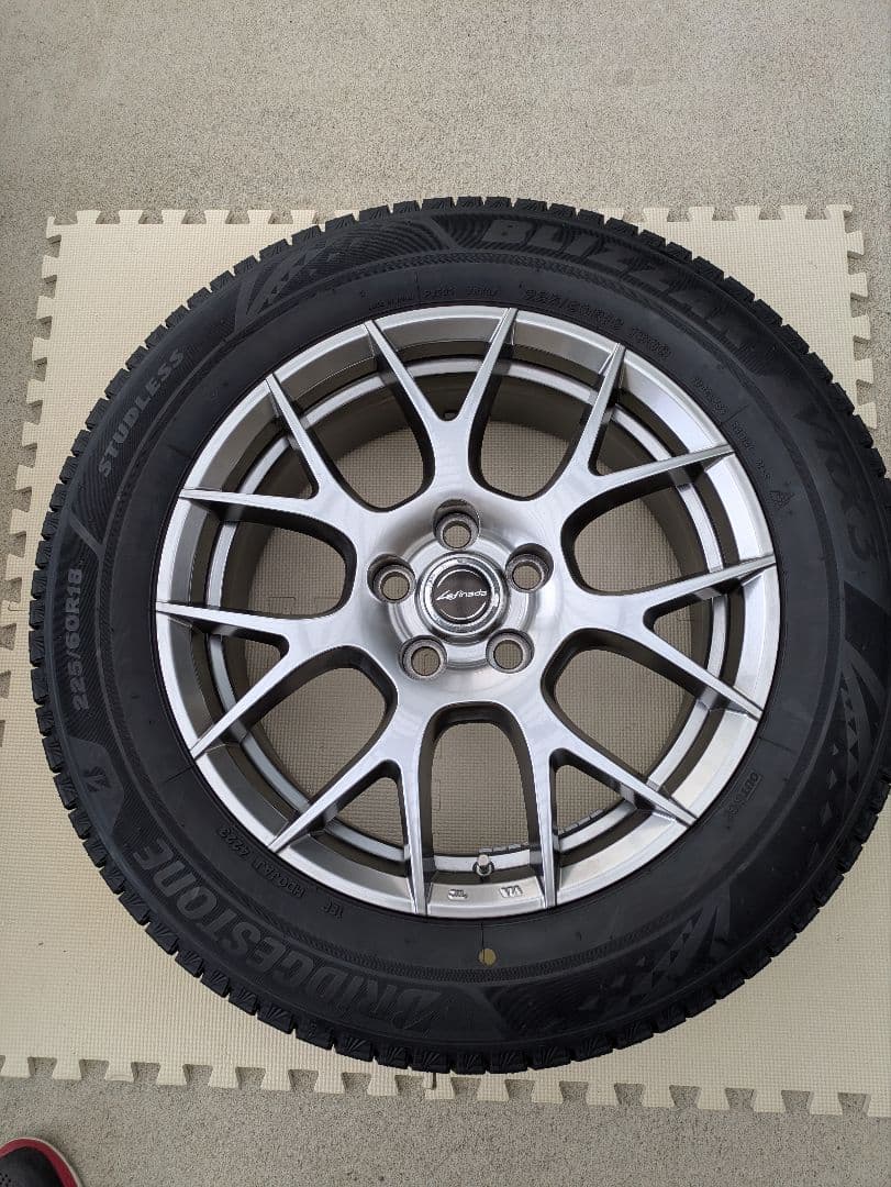 1/5迄値下げ！ 40アルファードスタッドレス VRX 3 225/60/18