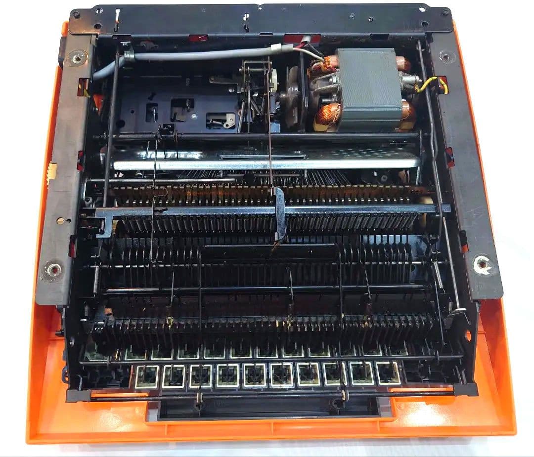 【ビンテージ・極レア】電動タイプライター Adler Gabriele 2000